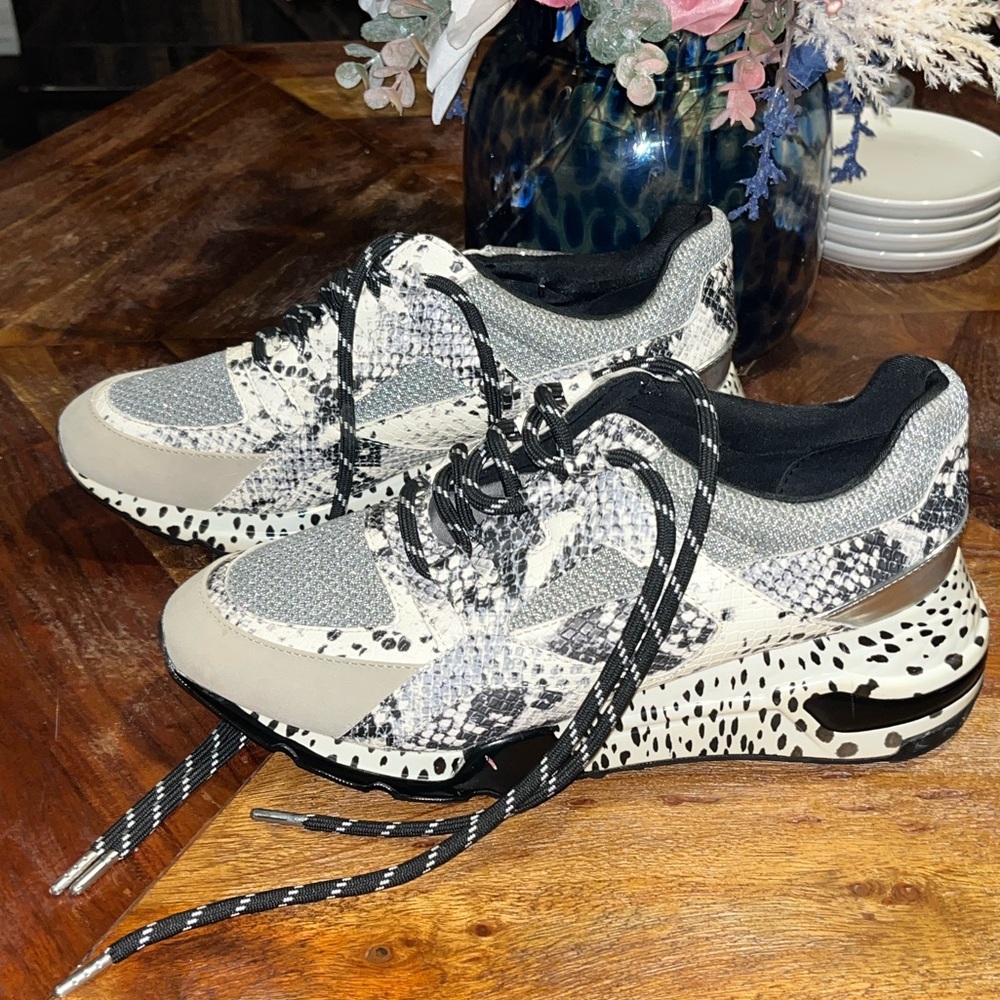 Steve Madden Black and Gray Snake Print Sneakers